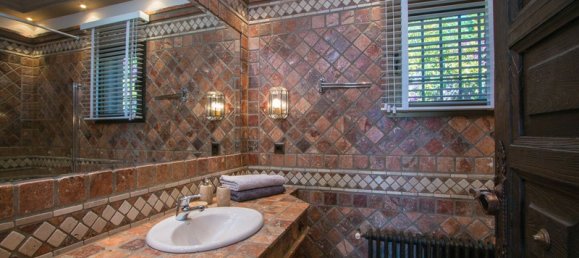 4 bedrooms Villa in Marbella, Spain No. 52938 16