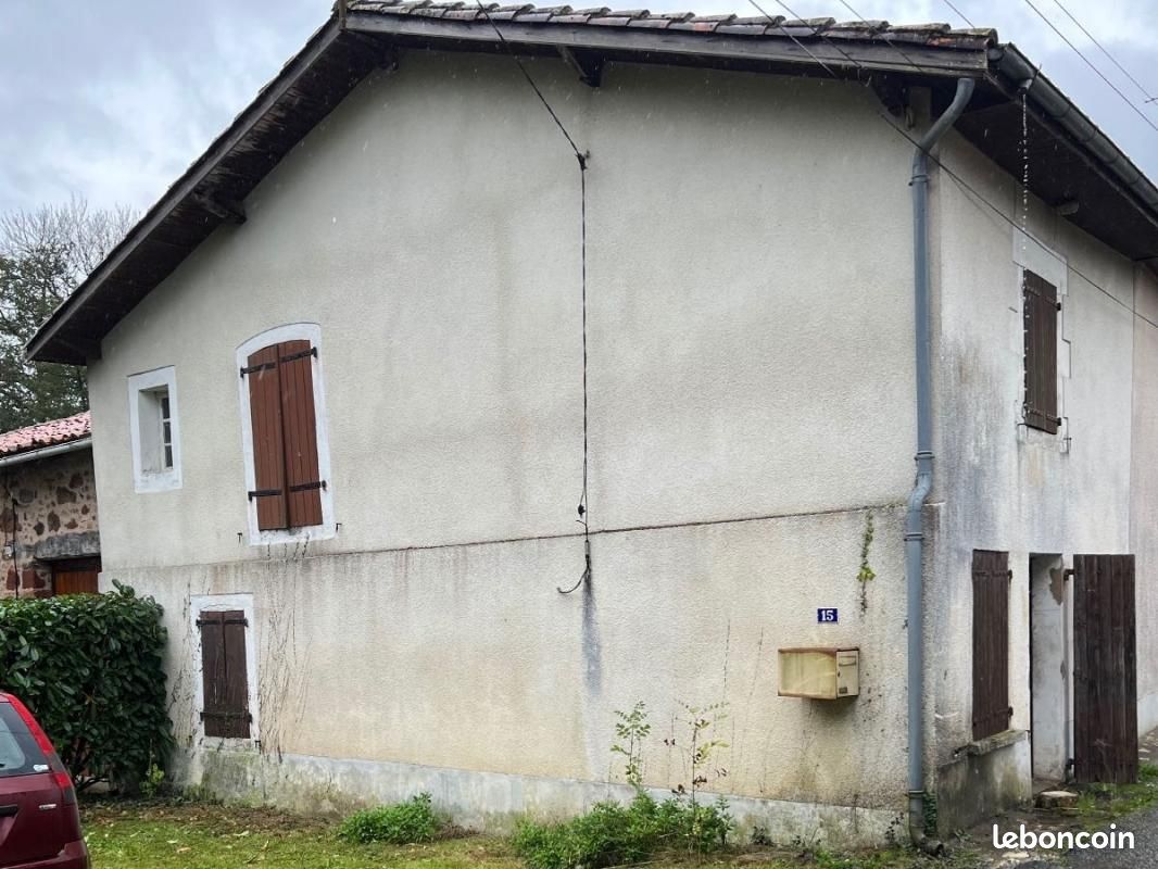 Casa de 2 dormitorios en Charente, France No. 200202