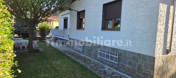 5 bedrooms Villa in Pianezza, Italy No. 298211 4