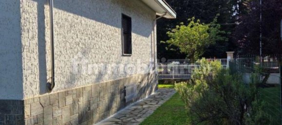 5 bedrooms Villa in Pianezza, Italy No. 298211 3