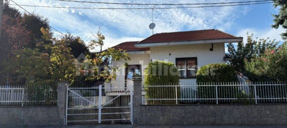 5 bedrooms Villa in Pianezza, Italy No. 298211 5