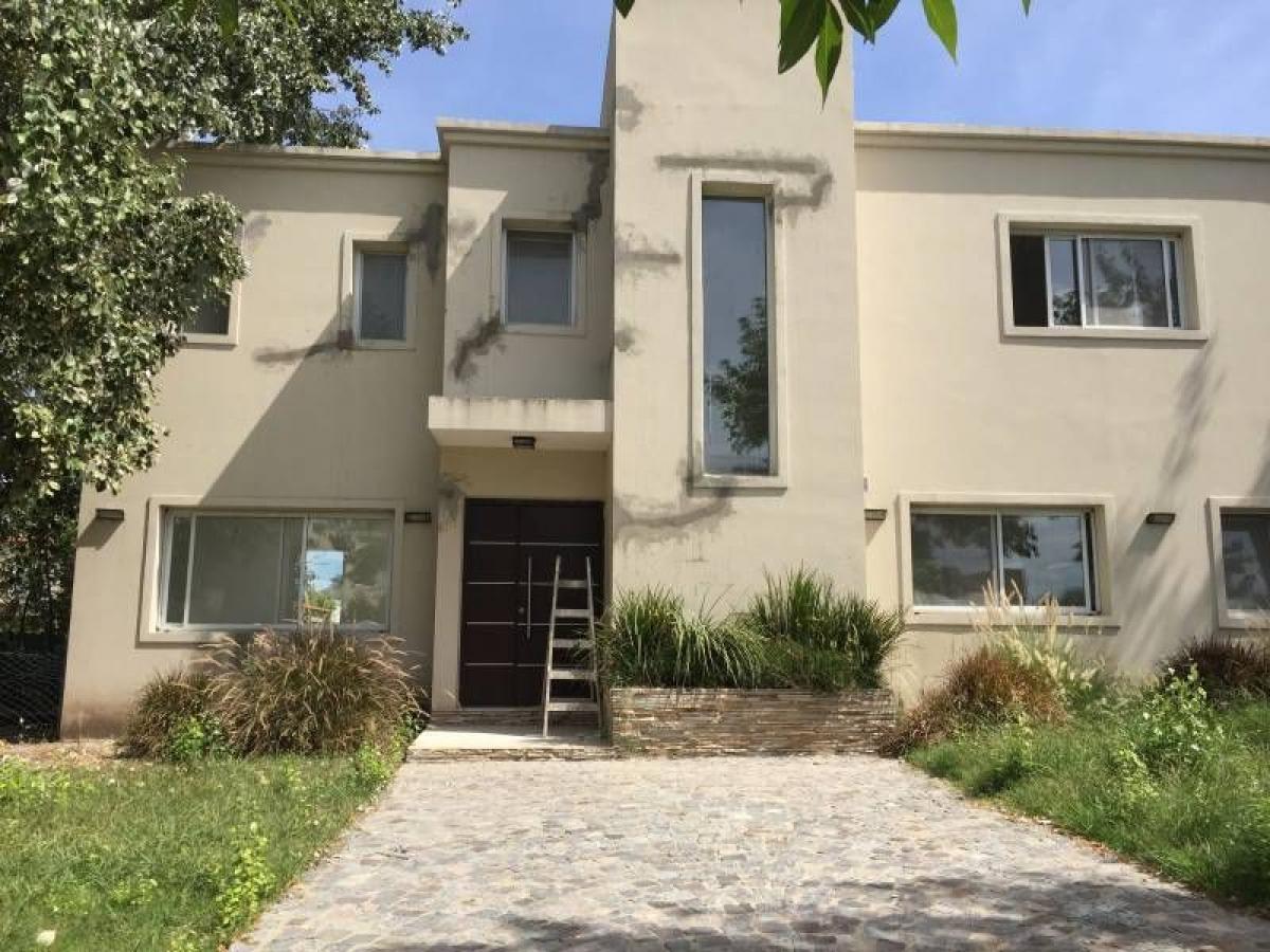 Casa T3 em Escobar, Argentina N.º 8051