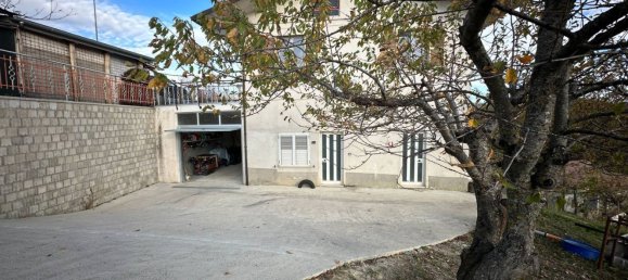 8 rooms House in Rocca Santa Maria, Italy No. 88443 40