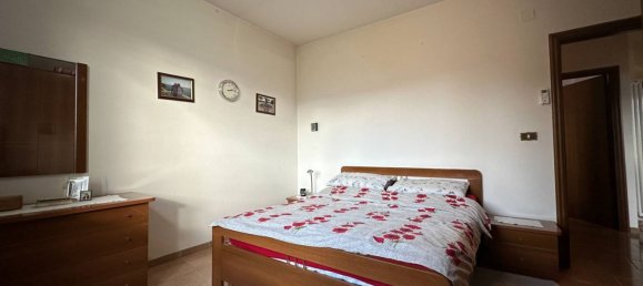 8 rooms House in Rocca Santa Maria, Italy No. 88443 16