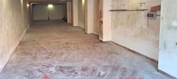 100m² Garage in Perugia, Italy No. 175237 2