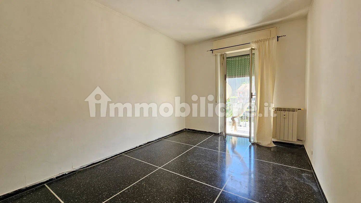 2 Schlafzimmer Wohnung in Genoa, Italy, Nr. 33300