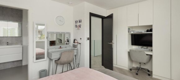 4 bedrooms House in New Romney, United Kingdom No. 10439 3