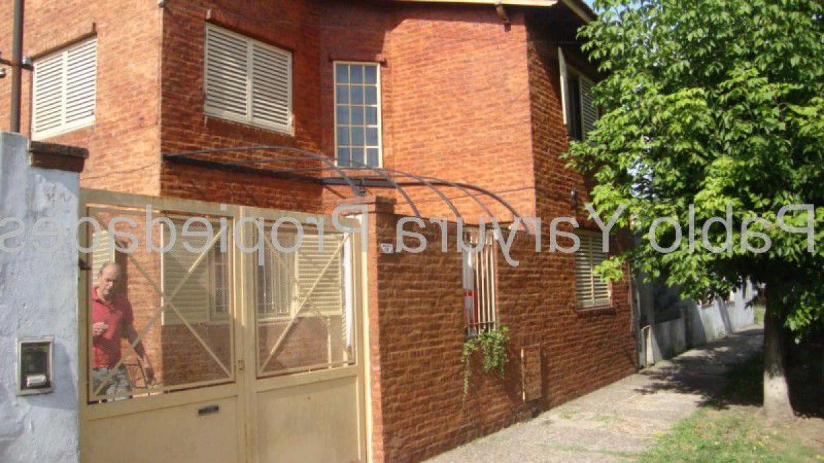 2 bedrooms House in Moron, Argentina No. 54507