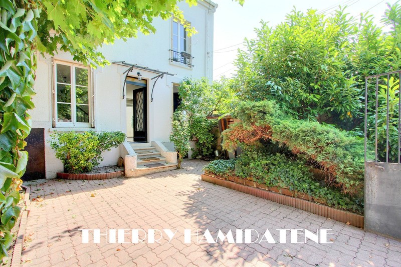 Villa de 5 dormitorios en Argenteuil, France No. 190097