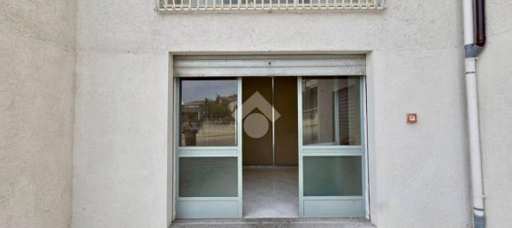 Entrepôt à Notaresco, Italy 309m² No. 361672 14