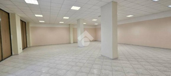 Entrepôt à Notaresco, Italy 309m² No. 361672 6