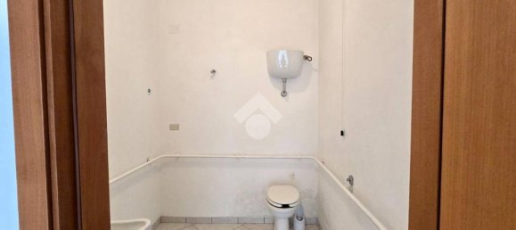 Entrepôt à Notaresco, Italy 309m² No. 361672 8