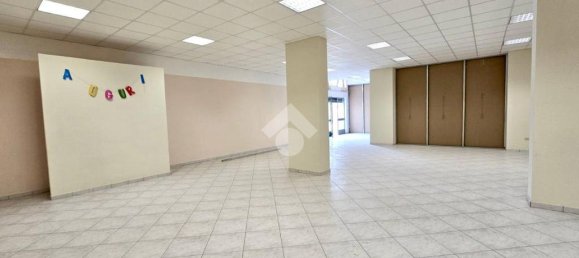 Entrepôt à Notaresco, Italy 309m² No. 361672 11