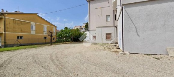 Entrepôt à Notaresco, Italy 309m² No. 361672 15