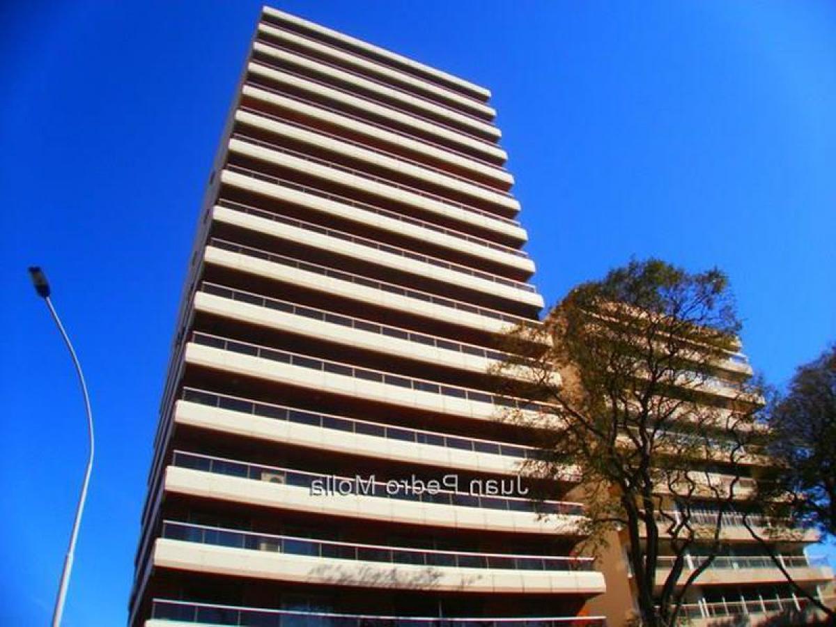 3 bedrooms Apartment in Montevideo, Uruguay No. 7036