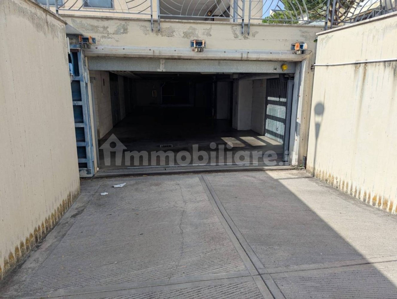 29m² Garage in Florence, Italy No. 291319