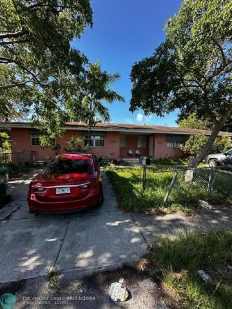 Дом с 5 спальнями в Майами, США № 328741