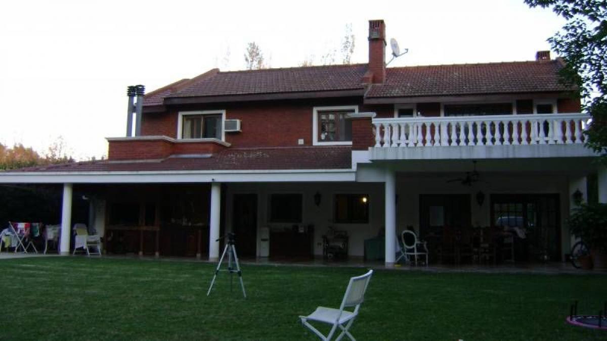 Casa de 6 dormitorios en Pilar, Argentina No. 12095