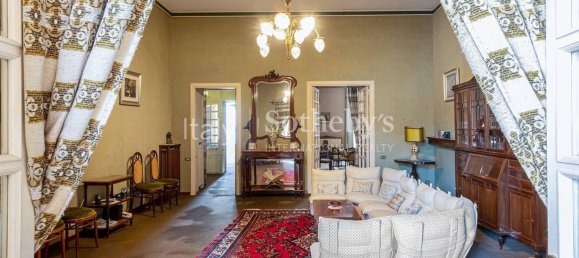 5 bedrooms Apartment in Naples, Italy No. 58754 4