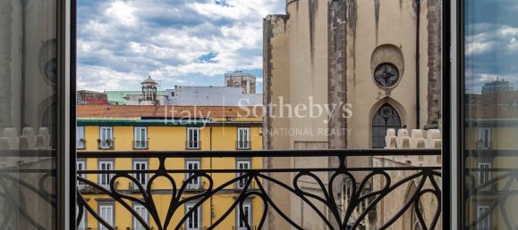 5 bedrooms Apartment in Naples, Italy No. 58754 2