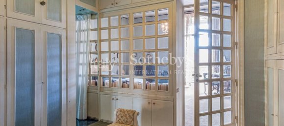 5 bedrooms Apartment in Naples, Italy No. 58754 14