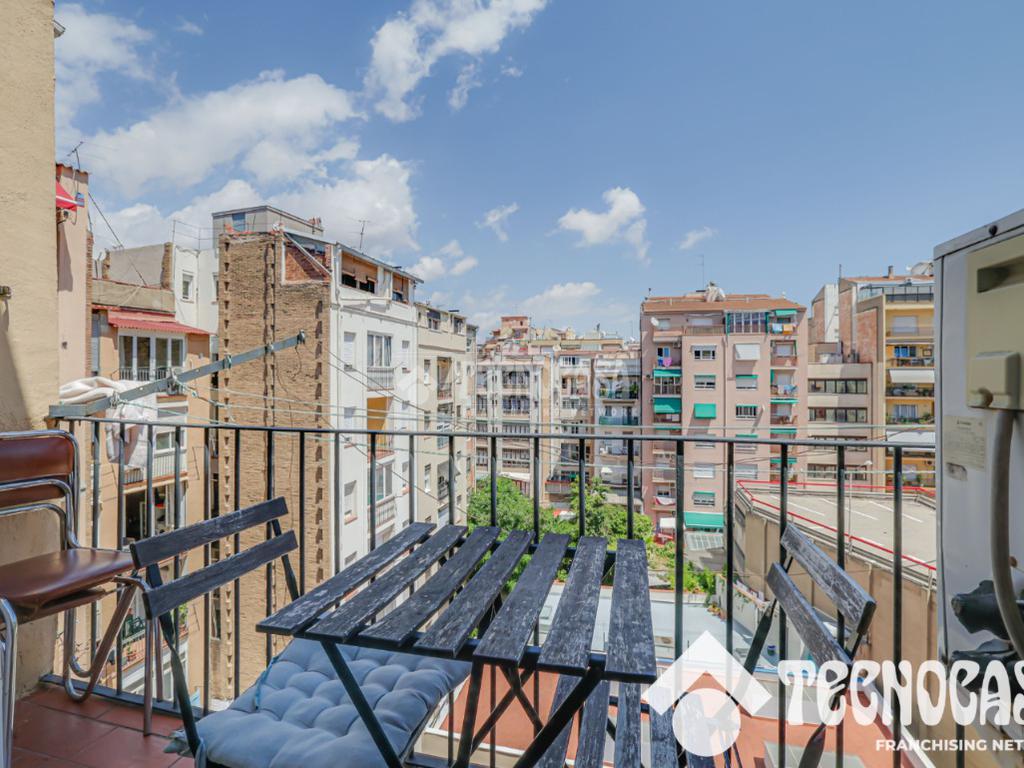 3 rooms Apartment in Eixample, Spain No. 168309