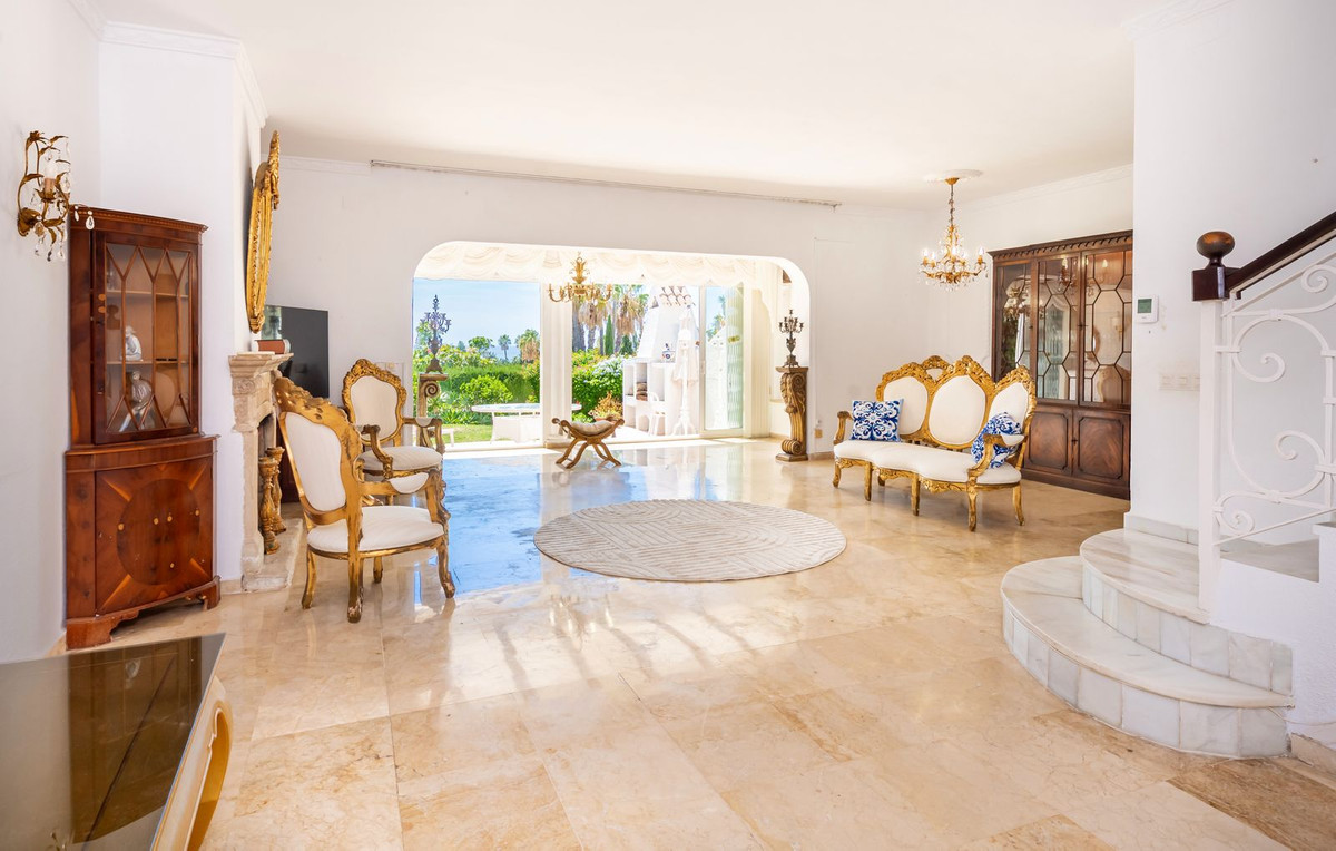 2 bedrooms Villa in Estepona, Spain No. 268596