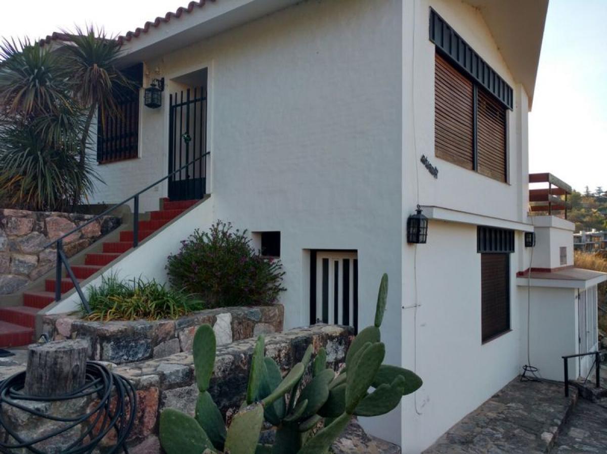 3 bedrooms House in Cordoba, Argentina No. 16389