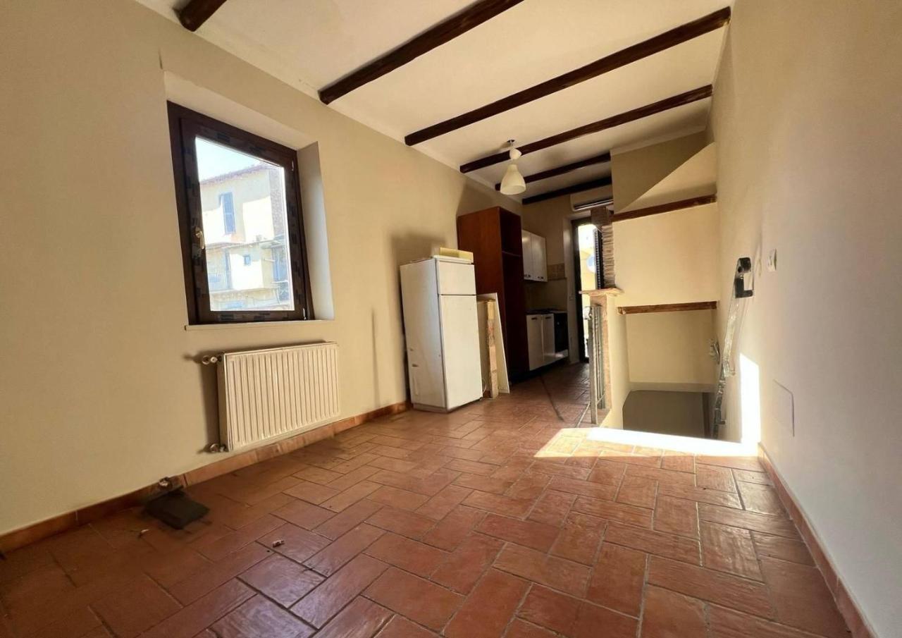 6 rooms House in Ronciglione, Italy No. 37522