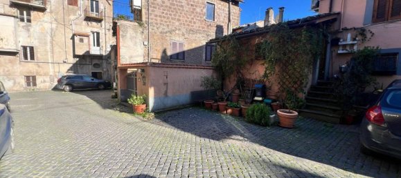 6 rooms House in Ronciglione, Italy No. 37522 10