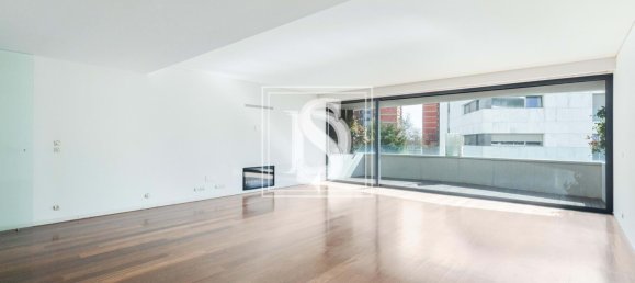 3 bedrooms Apartment in Porto, Portugal No. 132194 3