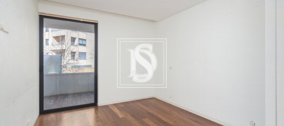 3 bedrooms Apartment in Porto, Portugal No. 132194 9
