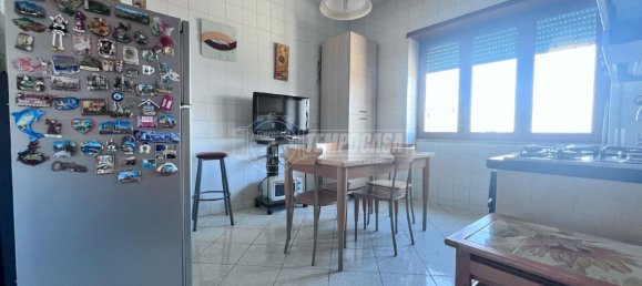 2 Schlafzimmer Wohnung in Naples, Italy, Nr. 146882 5