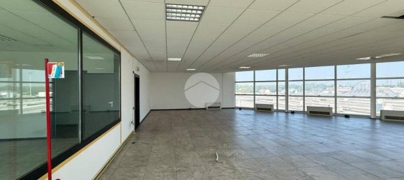 3 rooms Office in Mantua, Italy No. 337522 8