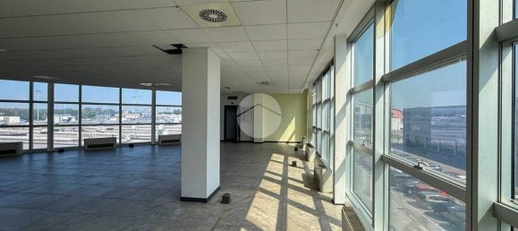 Oficina de 3 habitaciónes en Mantua, Italy No. 337522 28