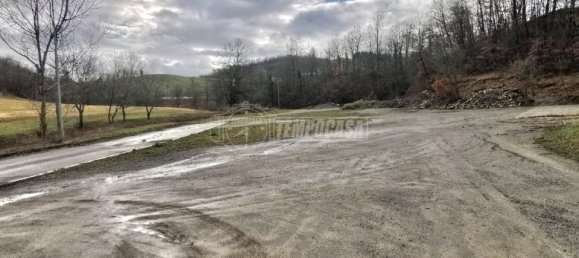 600m² Land in Casina, Italy No. 5152 6