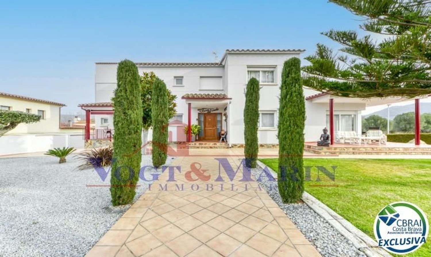 4 bedrooms House in Roses, Spain No. 111493