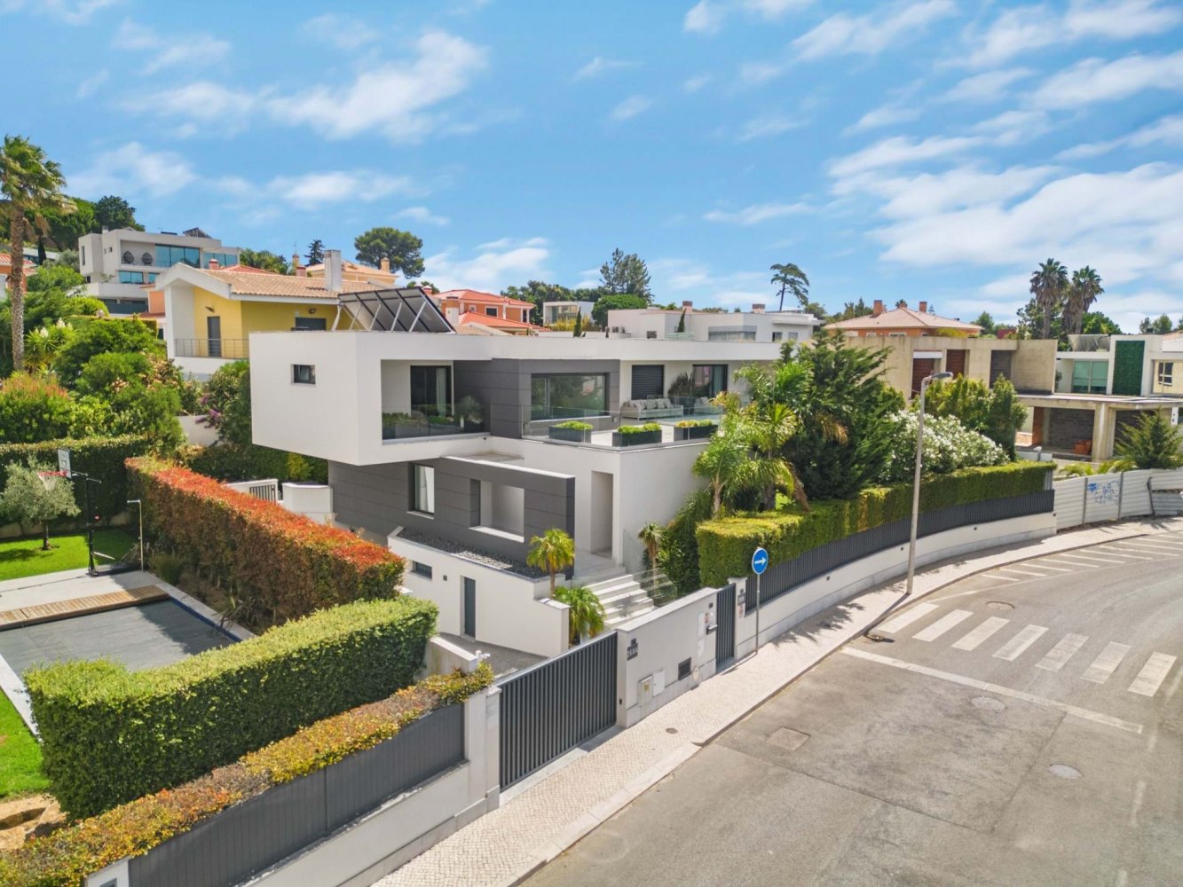 4 bedrooms Villa in Cascais, Portugal No. 341702