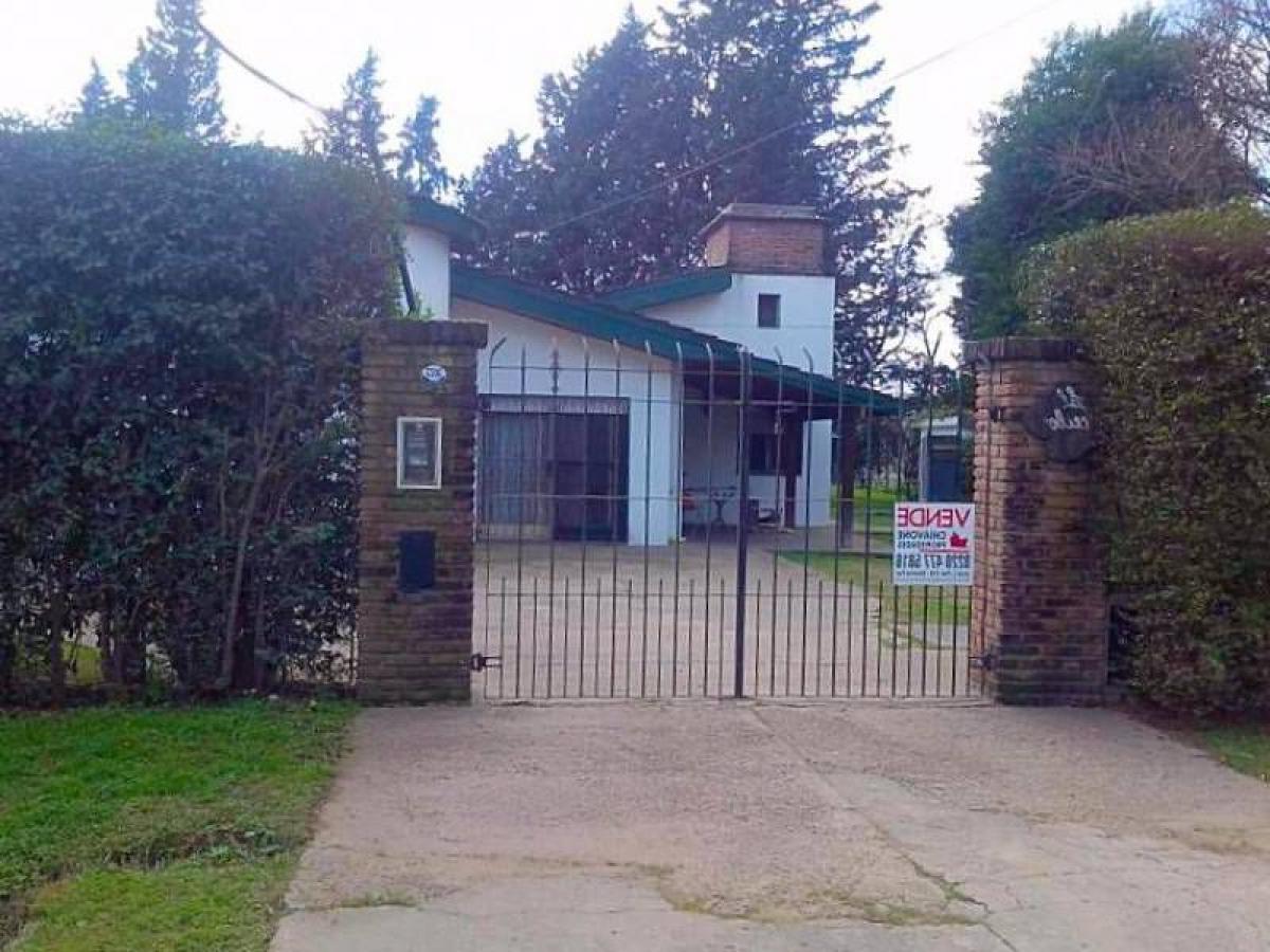 3 bedrooms Farm in Marcos Paz, Argentina No. 46258