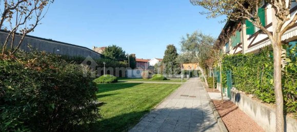 3 Schlafzimmer Haus in Stezzano, Italy, Nr. 146830 2