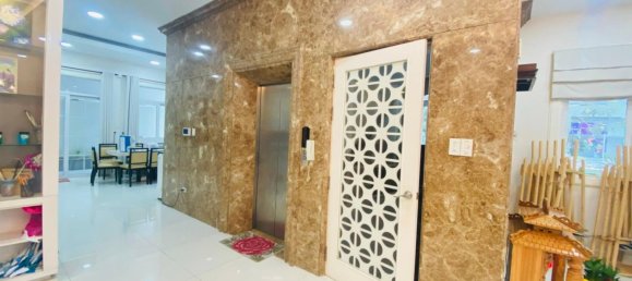 242m² Villa in District 7, Vietnam No. 12944 2