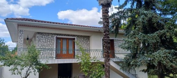 5 bedrooms House in Chalais, France No. 301659 3