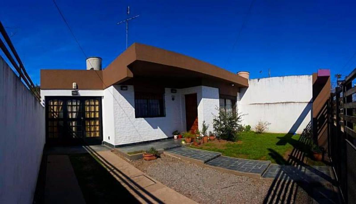 2 bedrooms House in Marcos Paz, Argentina No. 51660