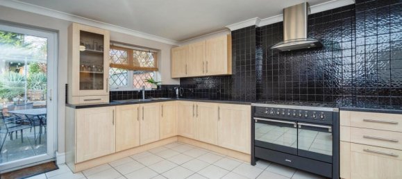 3 bedrooms House in Rochester, United Kingdom No. 10569 4