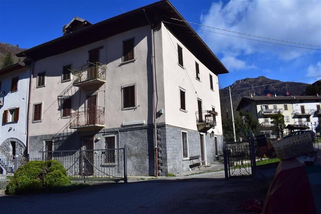 3 rooms Apartment in Serina, Italy No. 155614