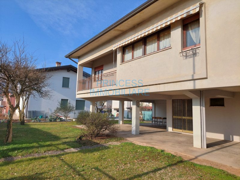 3 rooms House in Schio, Italy No. 73416