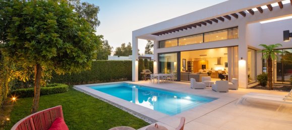 4 bedrooms Villa in Estepona, Spain No. 3052 16