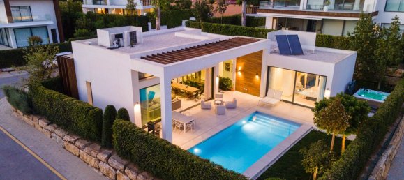 4 bedrooms Villa in Estepona, Spain No. 3052 24