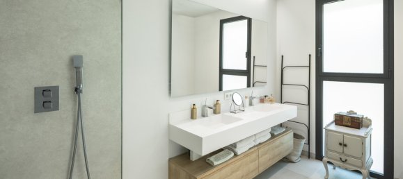 4 bedrooms Villa in Estepona, Spain No. 3052 9