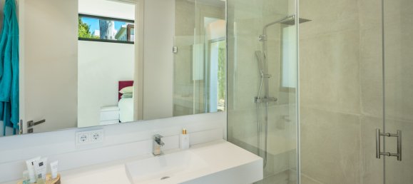 4 bedrooms Villa in Estepona, Spain No. 3052 7